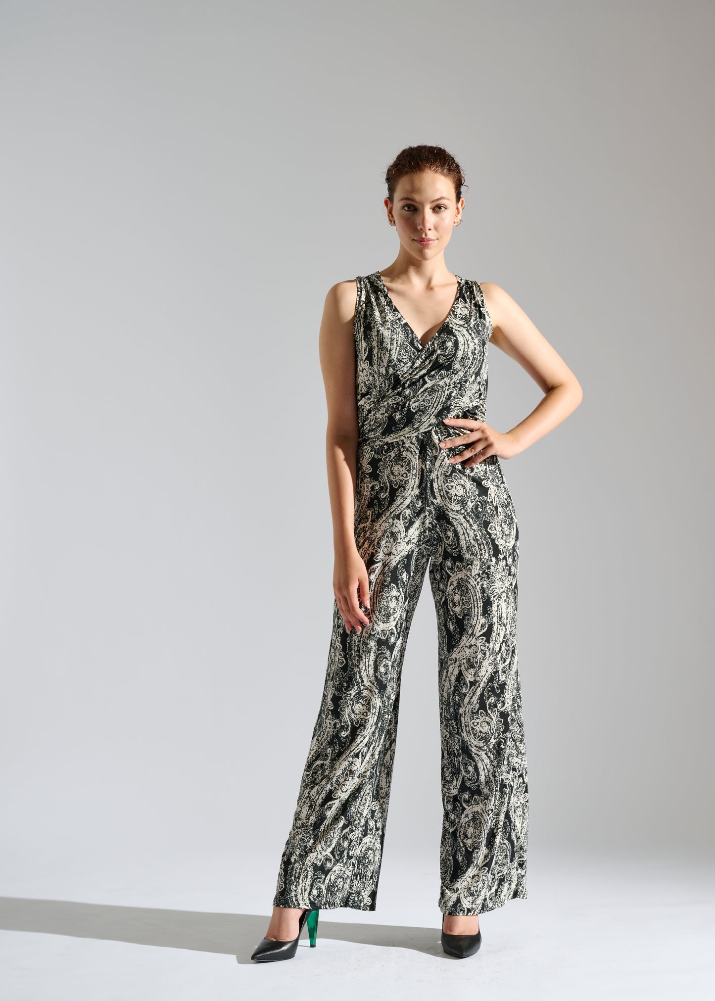 Jumpsuit Elevran: Black and Off-White Jumpsuit for Women