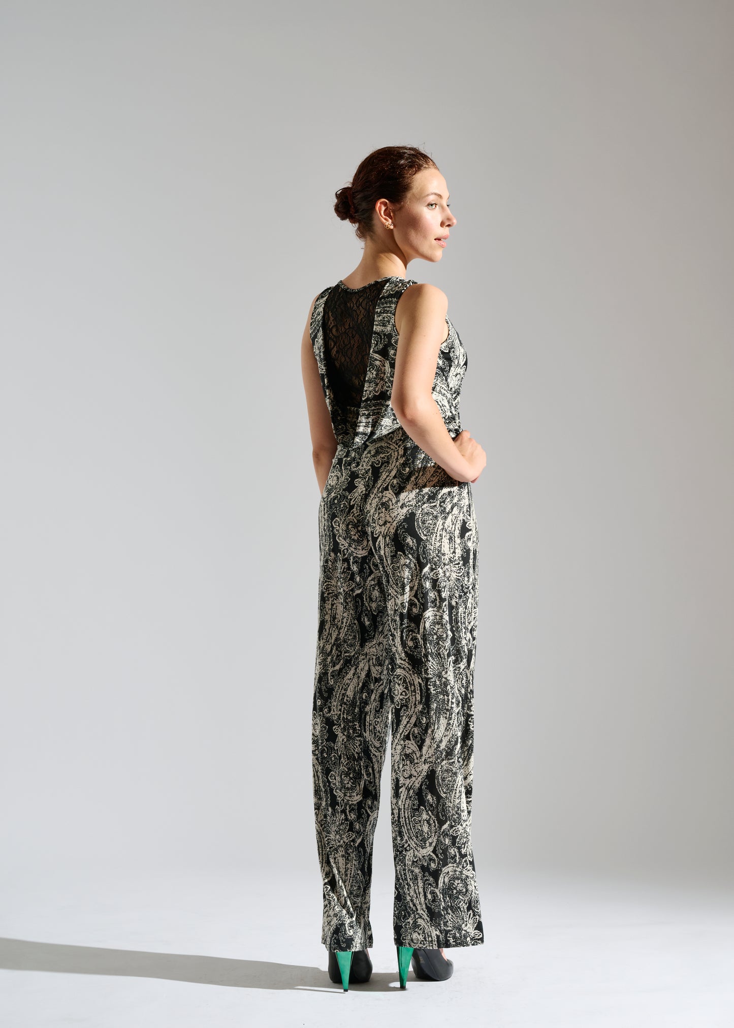 Jumpsuit Elevran: Black and Off-White Jumpsuit for Women